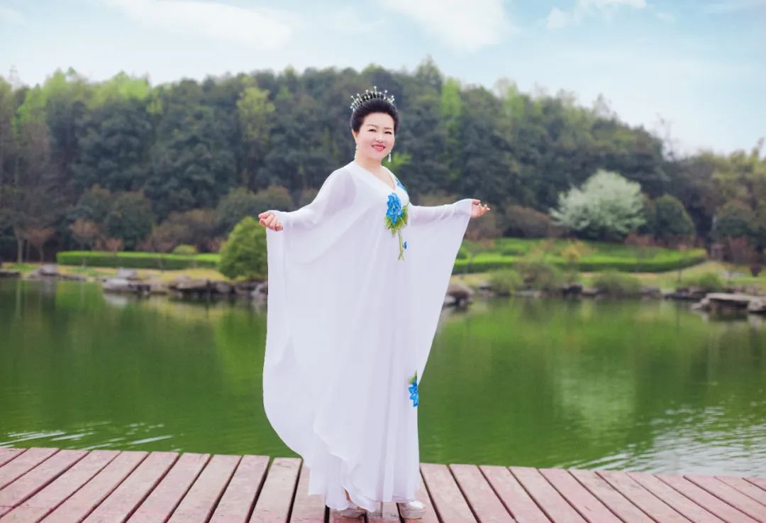  最美撫仙湖，最撫“凡人”心！《萬合智慧覺醒》5月24日云南撫仙湖開啟！讓我們一起遇見最美的自己！ 